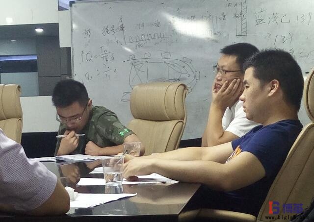 精益實戰(zhàn)課堂認真的學(xué)員 精益實戰(zhàn)課堂認真的學(xué)員